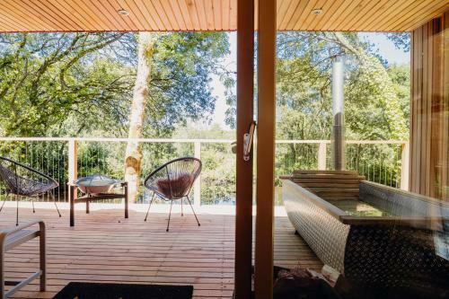 Lakeside Lodge