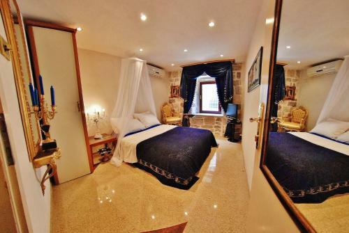 Hostal Vg Three Bedroom Castle