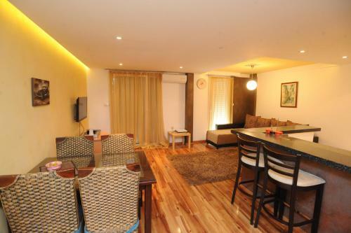 J & P Apartments