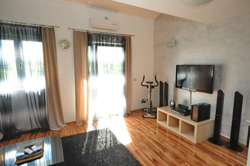 J & P Apartments