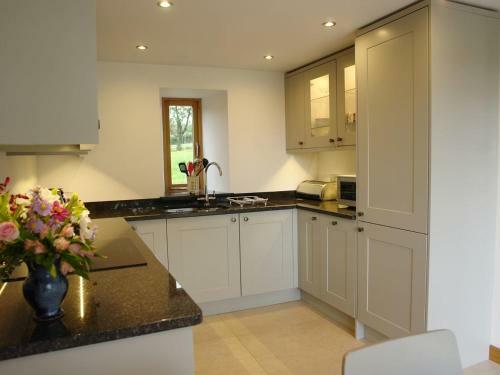 The Old Log Shed, Buckerell