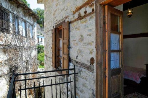 Hostal Alatinos