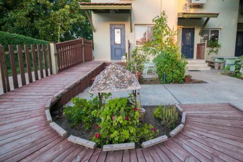 Agroturismo Nuriel Fruit & Guest House