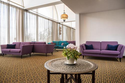 Seven Arches Hotel