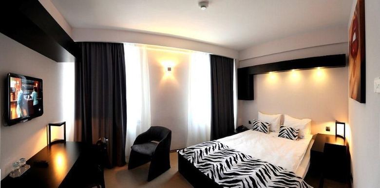 Plaza V Hotel