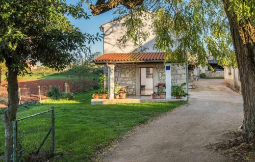 Two Bedroom Apartment Legovic With Garden