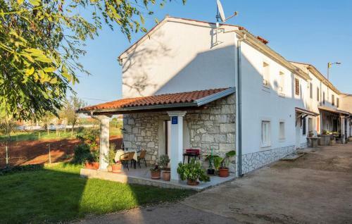 Two Bedroom Apartment Legovic With Garden