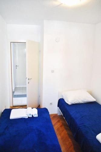 Apartments By The Sea Omis - 2822