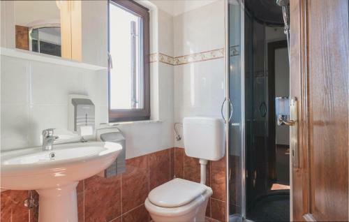 Four-bedroom Holiday Home In Orihi