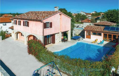 Four-bedroom Holiday Home In Orihi
