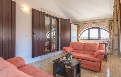 Four-bedroom Holiday Home In Orihi