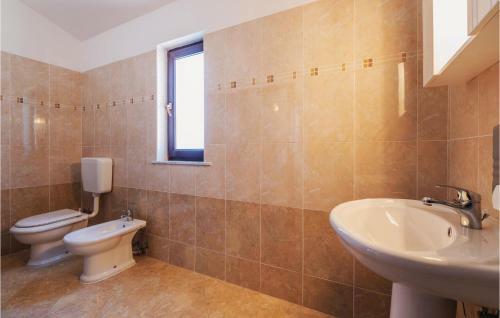 Four-bedroom Holiday Home In Orihi