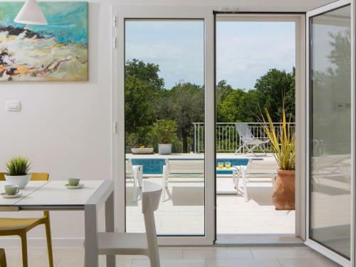 Peaceful Villa In Stanisovi With Sea View