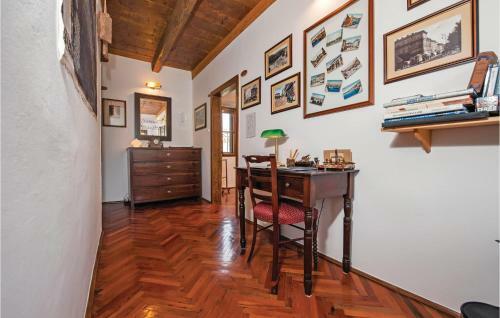 Two-bedroom Holiday Home In Veliki Vareski