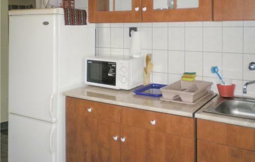Three-bedroom Holiday Home In Balatonfenyves
