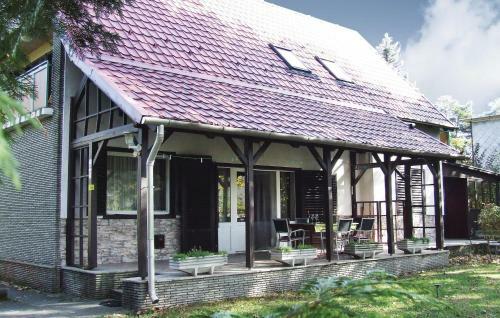 Three-bedroom Holiday Home In Balatonfenyves