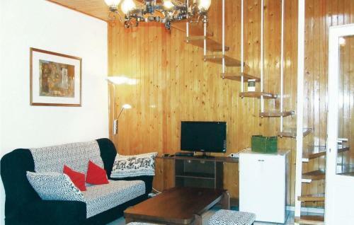 Three-bedroom Holiday Home In Balatonfenyves
