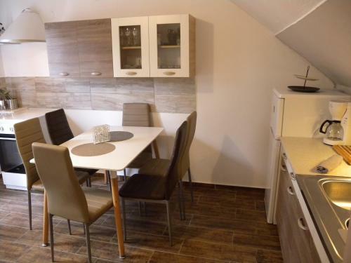Apartments In Balatongy�r�k 34590
