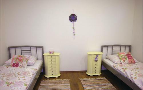 Two-bedroom Holiday Home In Balatonboglar