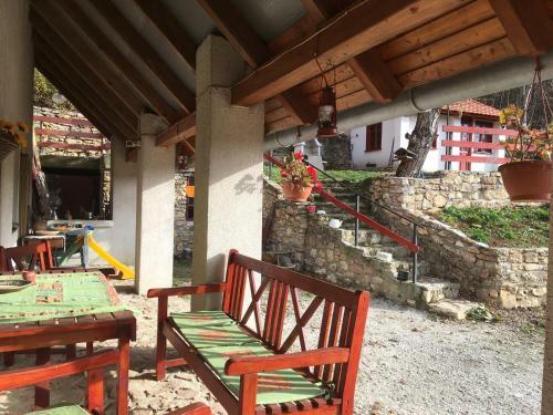 Hostal Bakonyi Apartmanh�z - M�kus Vend�gl? Restaurant