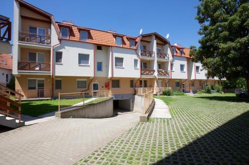 Zoli Apartmanok-timi K�lcsey 34-36