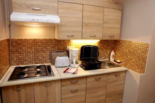 Ad�l Apartman