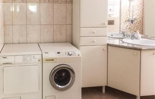 Three-bedroom Holiday Home In Gyula/szanazug