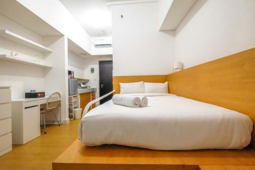 Modern Minimalist Studio Casa De Parco Apartment By Travelio