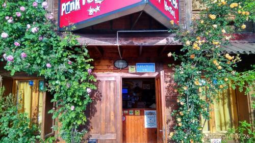 Elga�s Punk Rock Hostel