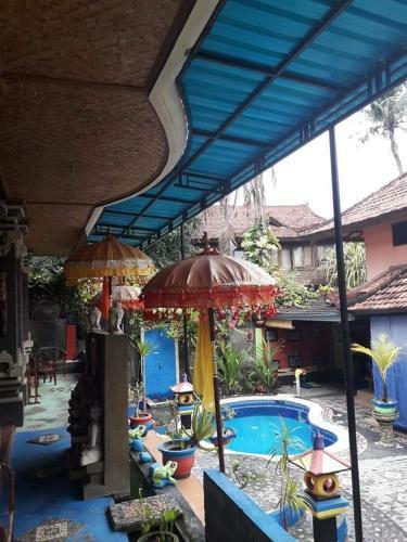 Hostal Kubu Pilatus Inn