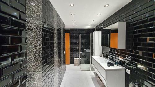 Design 2 Bdr Apartment Swimming Pool Jaffa #y4