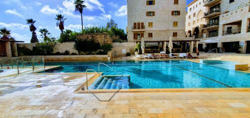 Design 2 Bdr Apartment Swimming Pool Jaffa #y4