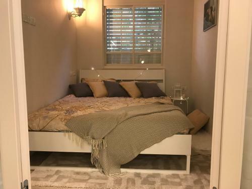 Luxurious By The Beach Apartment With Garden