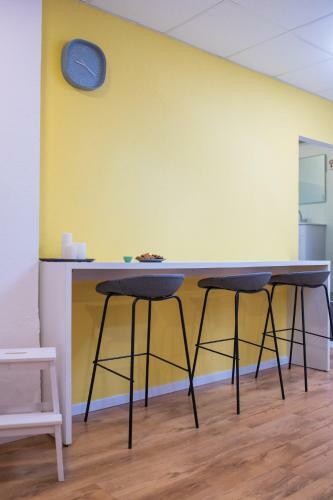 Colorful Apartment Near The Beach
