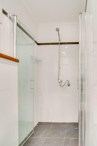 Luxury 4 Bedroom, Spacious And Central Apartment!