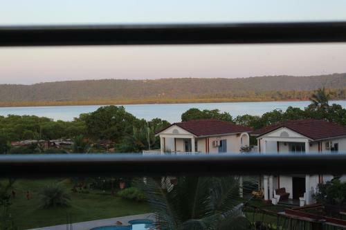 Apartamento 2br Riverview Holiday Home W/ Pool In North Goa - 1