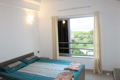 Apartamento 2br Riverview Holiday Home W/ Pool In North Goa - 1