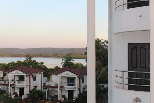 Apartamento 2br Riverview Holiday Home W/ Pool In North Goa - 1
