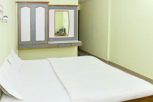 Hotel Spot On 43993 Savi Sagar Boarding & Lodging