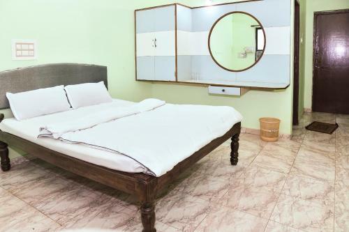 Hotel Spot On 43993 Savi Sagar Boarding & Lodging