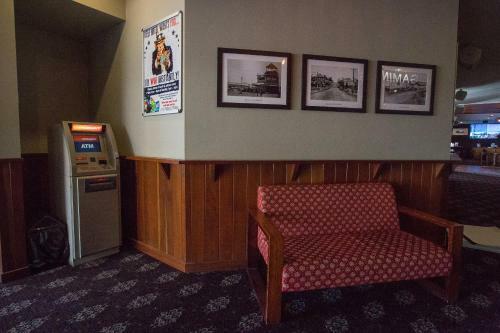 Gladstone Reef Hotel Motel