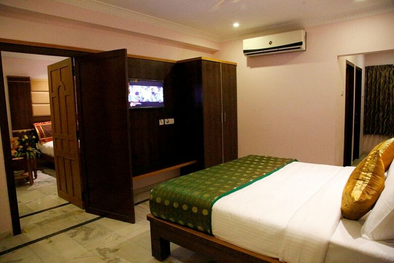 Hotel Poppys S.e.t Residency