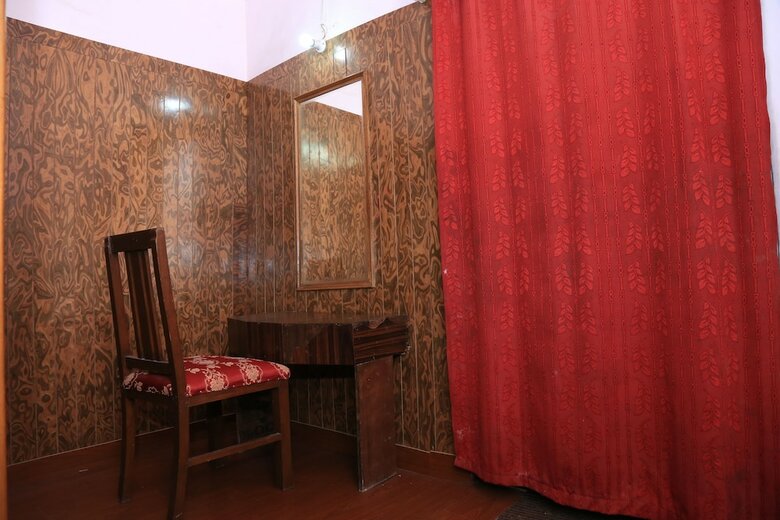 Prince Hotel Mallroad