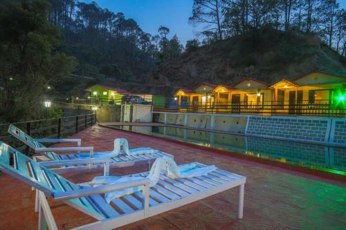 Hotel Jungle Pool Khurpatal