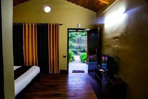 Hotel Jungle Pool Khurpatal