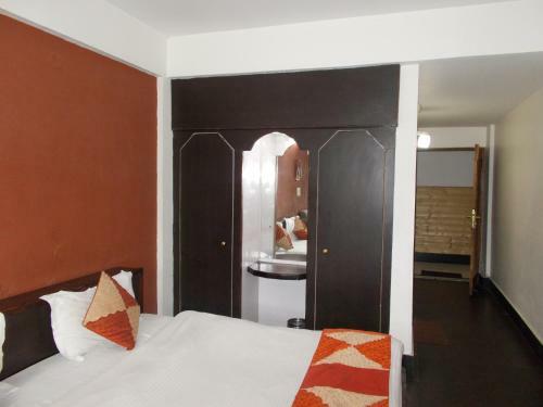 Hotel Relaxed Stay In A Breezy Building