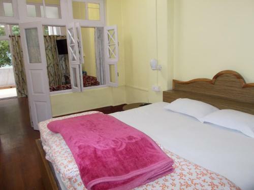 Hotel Relaxed Stay In A Breezy Building