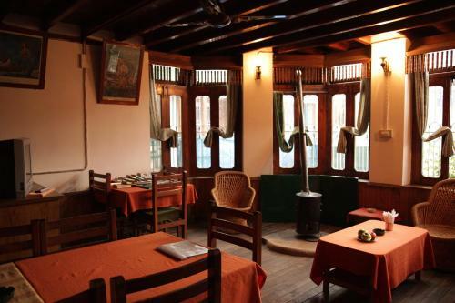 Poonam Mountain Lodge