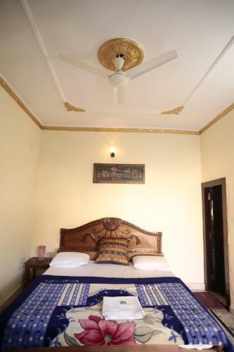 Hotel Monarch Rama Palace