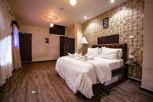 Creek Hotel